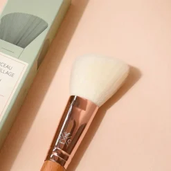 102 Angled blush brush
