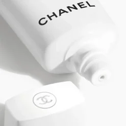 CHANEL UV ESSENTIEL SPF 50 30 ml | baslerbeauty