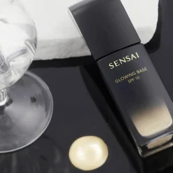 GLOWING BASE SPF 10 30 ml