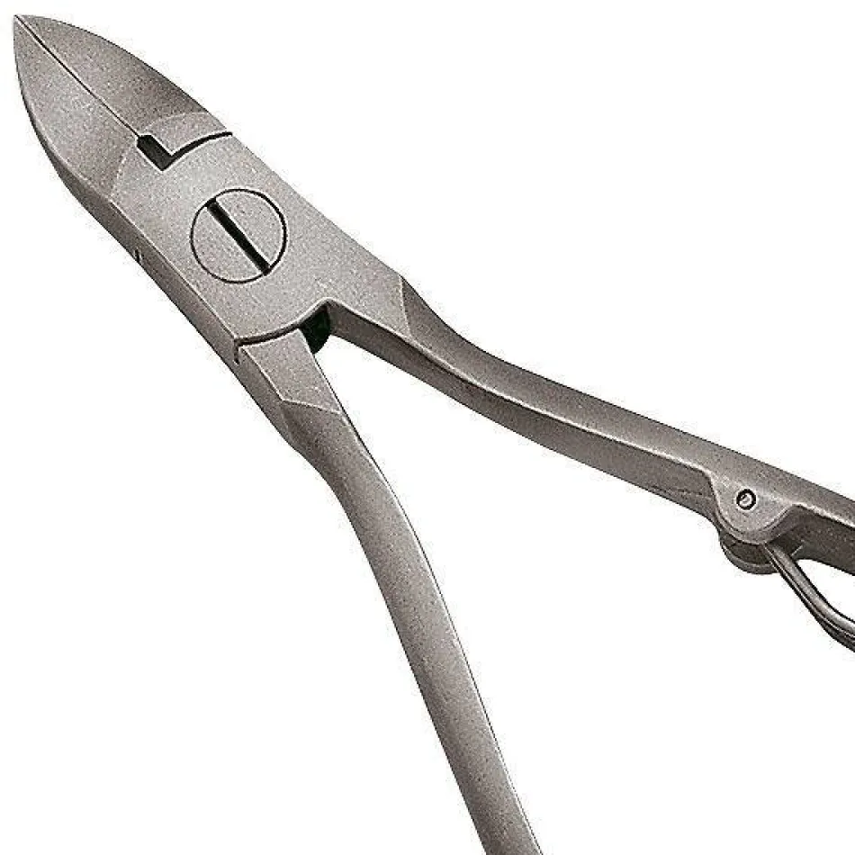 Nagelzange Maniküre