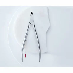 Premium   Hautzange