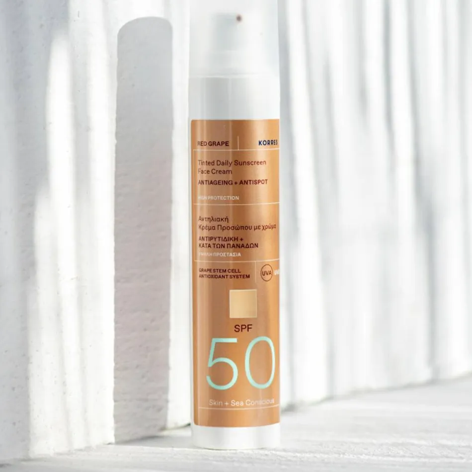 Red Grape Tinted Daily Sunscreen Face Cream Antiageing + Antispot SPF 50 50 ml