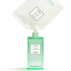 Un Jardin sur le Nil Duschgel für Körper und Haar 200 ml